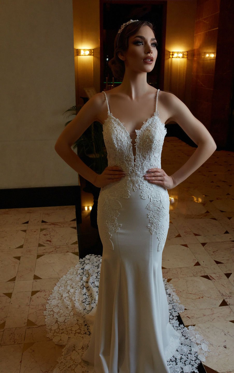 LACE- DANTEL İŞLEMELİ KUYRUK DETAYLI BALIK FORM